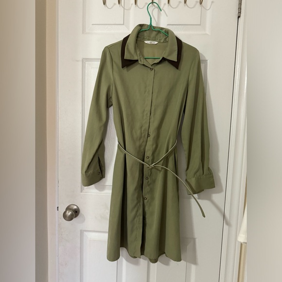 Used like new green dress - Picture 1 of 4